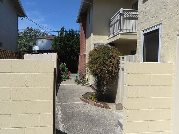 2nd image of 433 Vasquez Ct APT 4