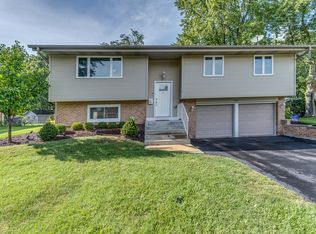 1504 W Weathersfield Way, Schaumburg, IL 60193