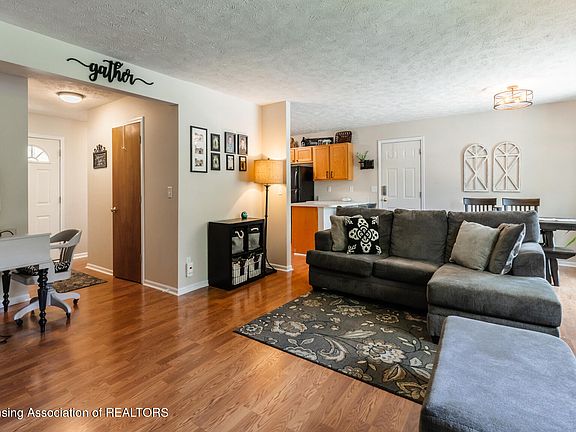 5th image of 204 Country Lake Dr