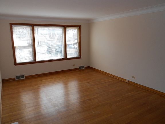 2nd image of 5420 N Rockwell St APT 1