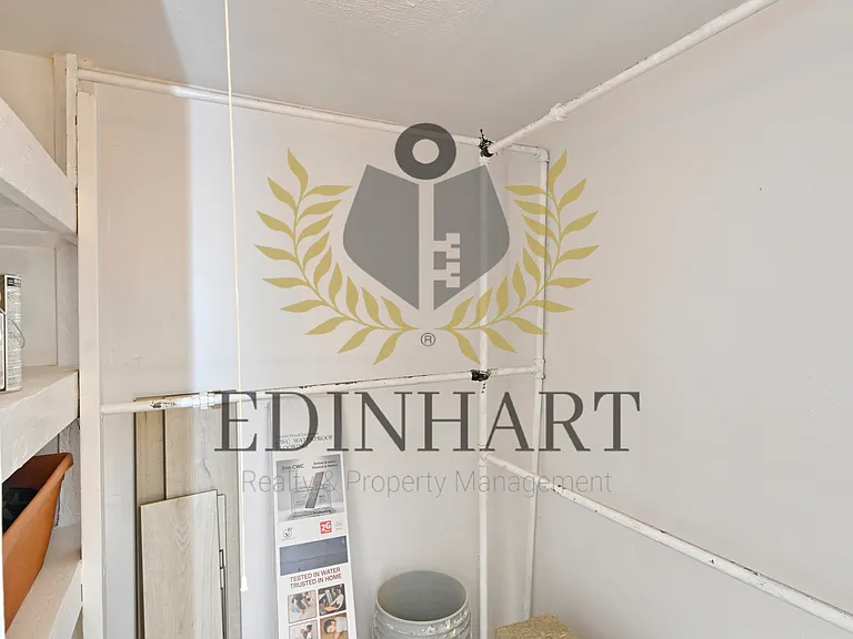 1584 N Carruth Ave — Photo 22