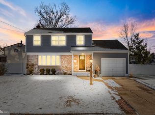 18 Charter Oak Ln, Marlton, NJ 08053