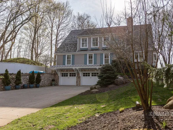 6179 Lakeshore Dr, West Olive, MI 49460