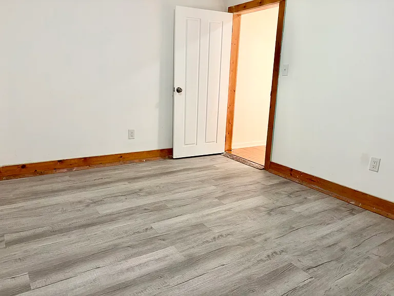 260 Caniff Rd #1R — Photo 4