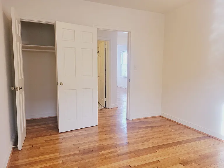 Burton Gardens Apartments — Photo 24