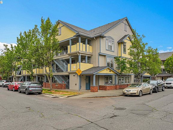 4th image of 9837 NE Irving St APT 312