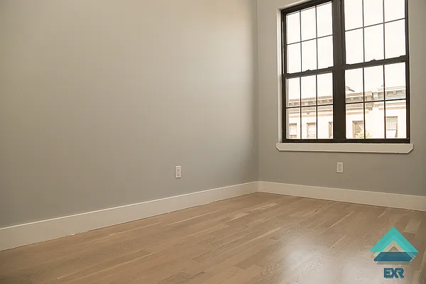 Rented by EXR | media 22