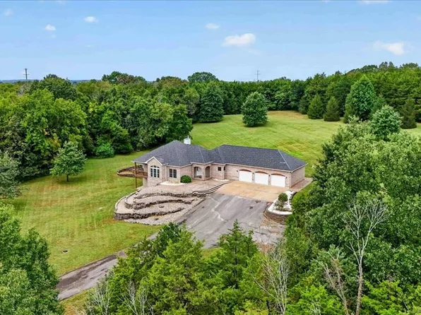 2389 Desloge Estates Dr, Villa Ridge, MO 63089