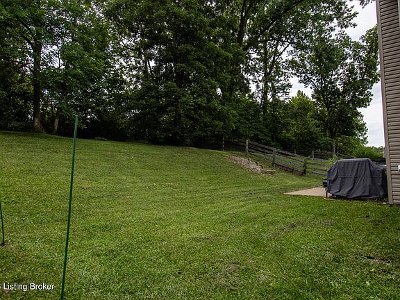 4th image of 930 Woodland Ridge Cir