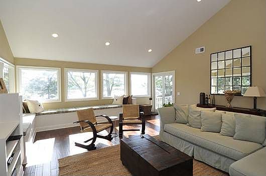Upstairs living room w/views