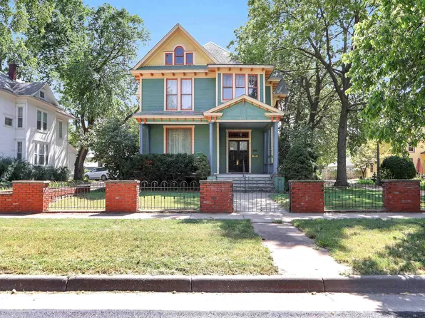 611 NW 3rd St, Abilene, KS 67410