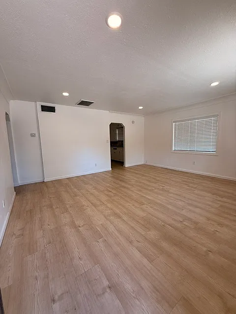 LA: N Magnolia Ave 1150 Unit A-C - C — Photo 3