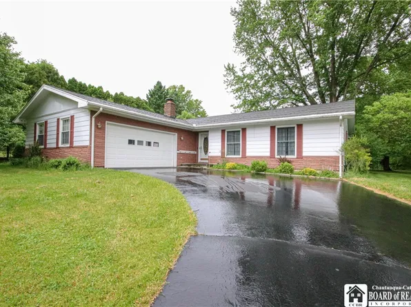 1732 Parkmeadow Dr, Jamestown, NY 14701