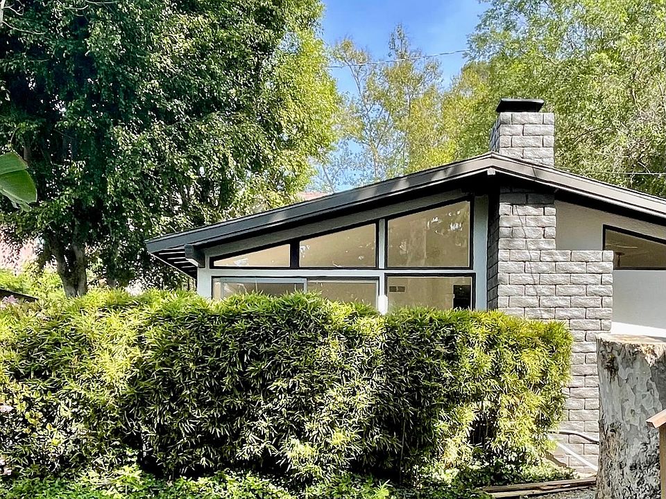 1st image of 2302 Holly Dr