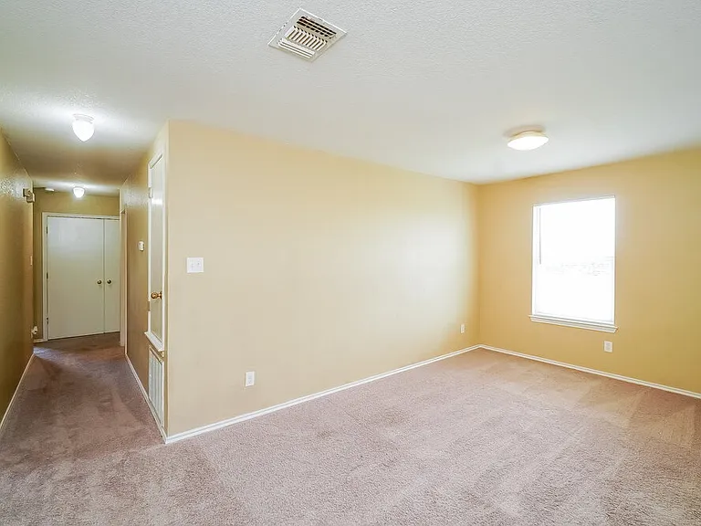 8007 Heights Valley — Photo 3