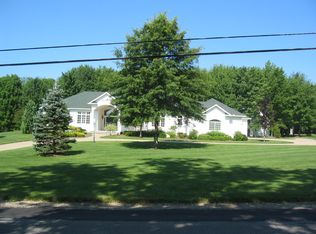 6475 Peck Rd, Ravenna, OH 44266