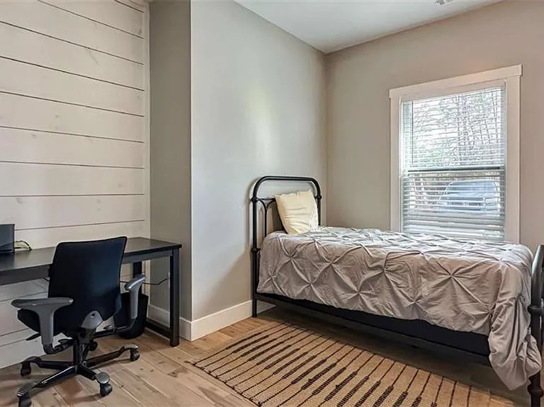 360 Prince Dr — Photo 10