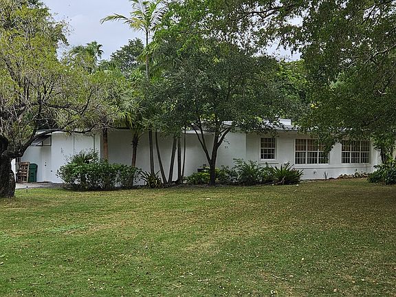 4th image of 6105 Killian Dr