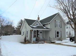 473 McHenry St, Burlington, WI 53105