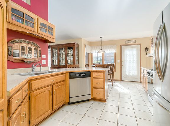5th image of 6711 Pond View Dr