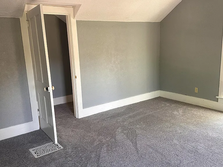506 N York St — Photo 16