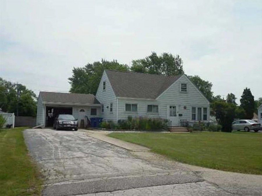 1st image of 825 N Prater Ave