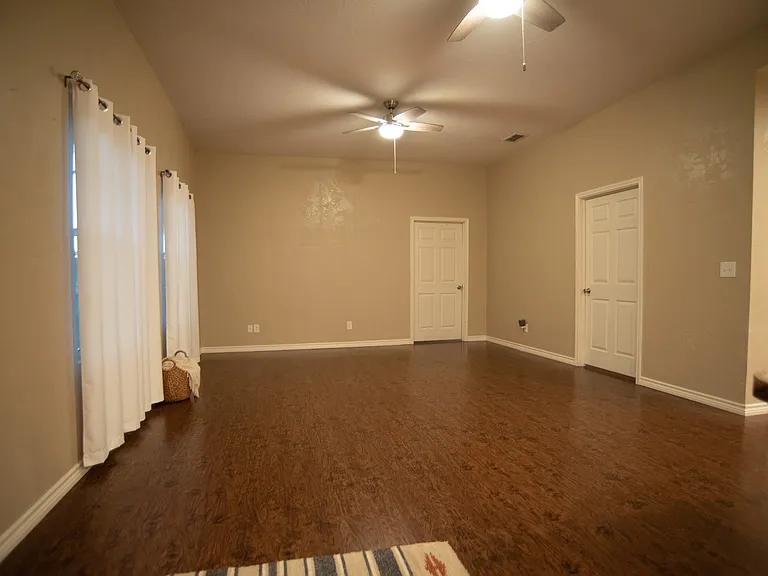 1118 E Goode St #B — Photo 5
