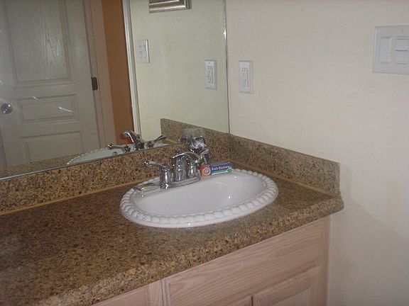 5th image of 102 E Huisache St