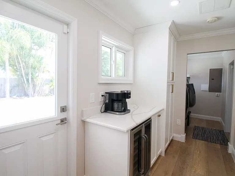 691 Russell St — Photo 35