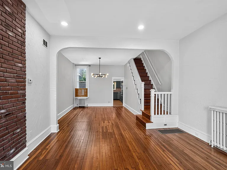 185 Baldwin St — Photo 5