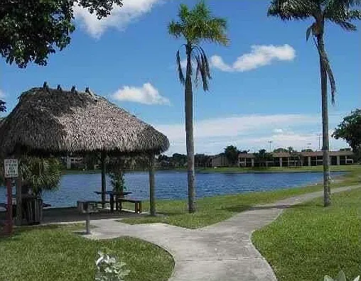 2 bed, 2.0 bath, 910 sqft, $1,950 — Photo 2