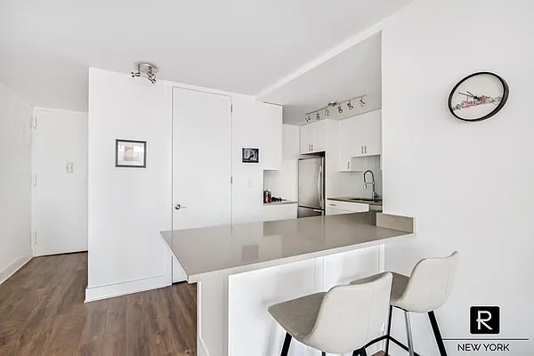 Rented by R New York | media 21