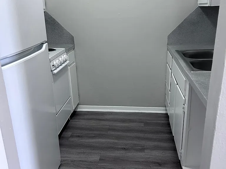 McIntyre Apartments — Photo 33