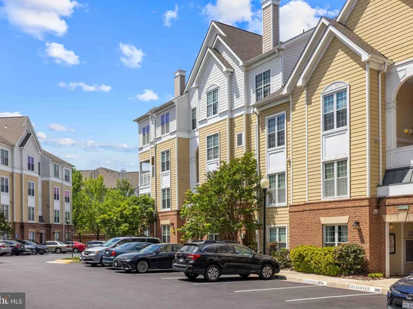 2102 Highcourt Ln APT 102, Herndon, VA 20170