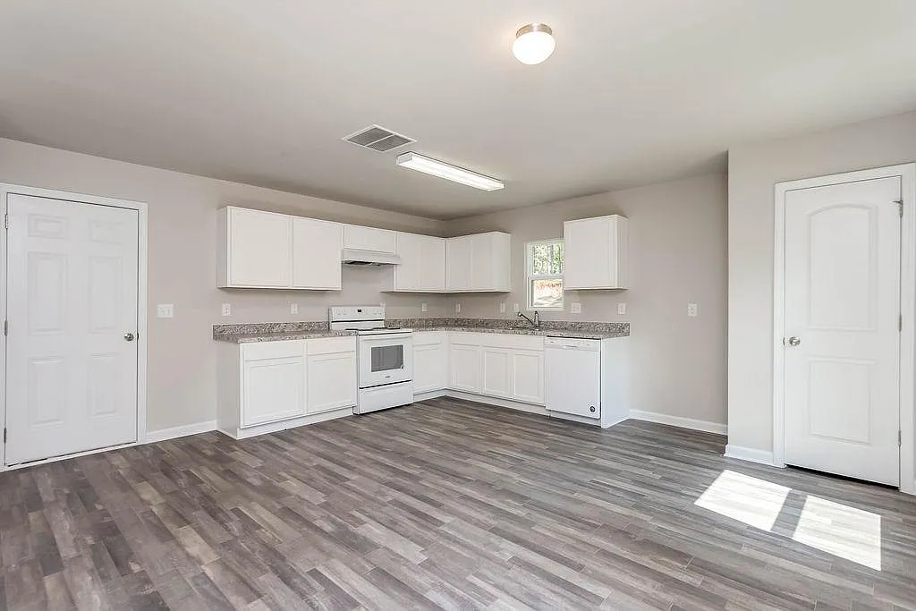 3 bed, 2.5 bath, 1602 sqft, $1,995 — Photo 4