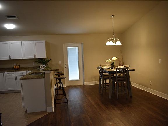 2nd image of 522 NE Van Loon Ln
