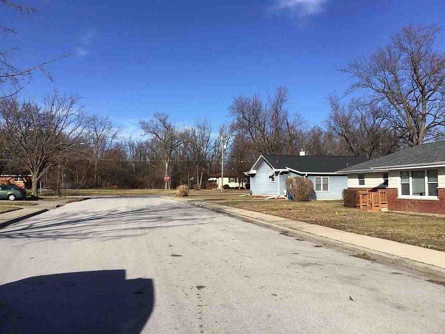 Exterior Neighborhood (street photo)