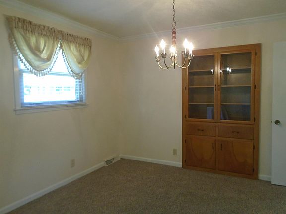 5th image of 140 E Regent Dr