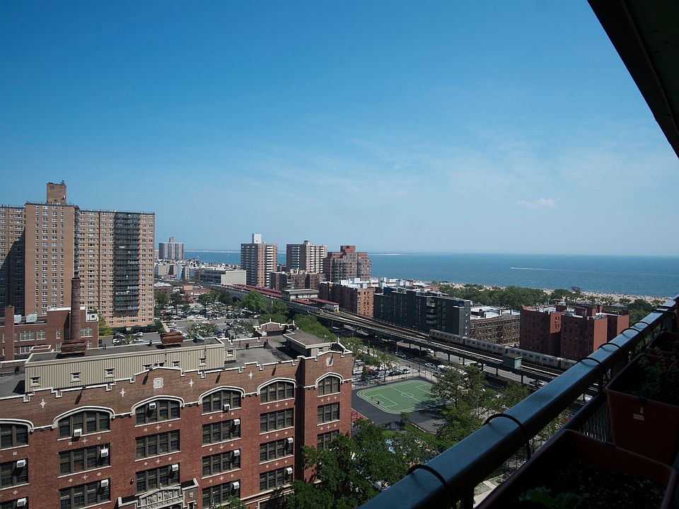 2nd image of 2925 West 5th St #17A