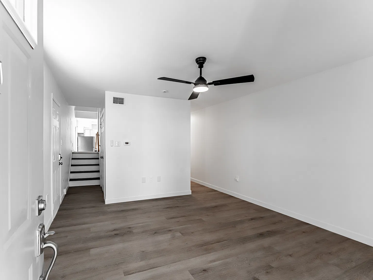 301 Davis St — Photo 2