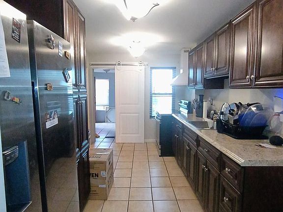 3rd image of 1119 Washington St