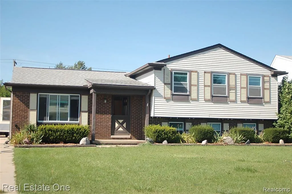4549 Benjamin Dr photo 1