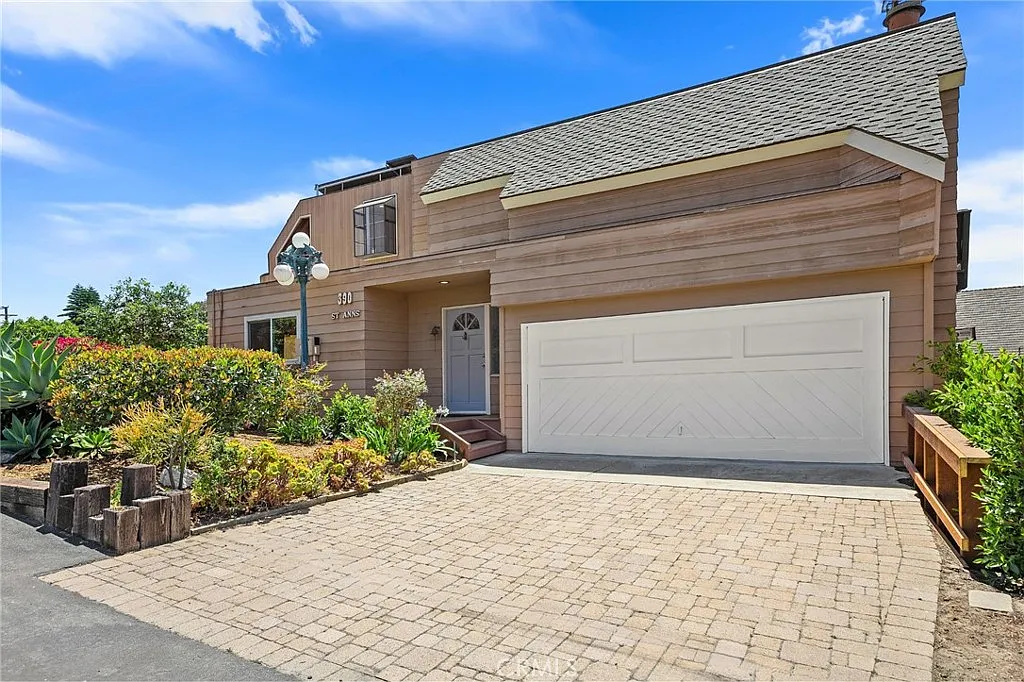 Building Photo - 390 Saint Anns Dr