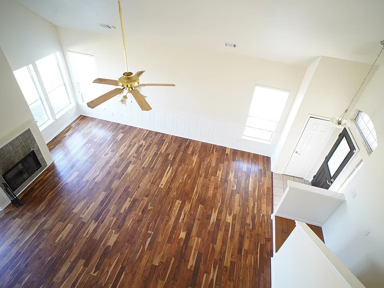 307 Spring Mdw — Photo 7