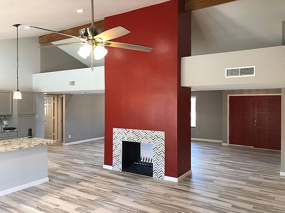 4th image of 6131 W Larkspur Dr
