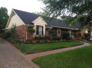 7407 Camelback Dr, Shreveport, LA 71105
