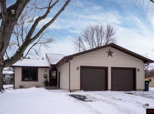 105 Mary Cir, North Mankato, MN 56003