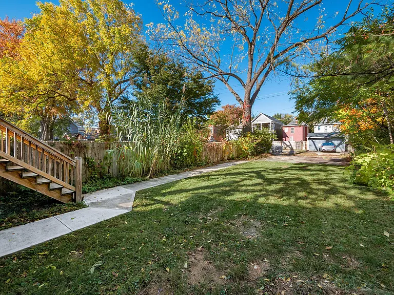 1504 Bryden Rd — Photo 30