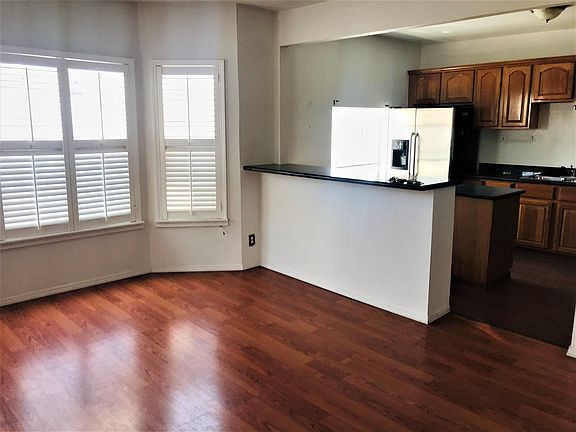 4th image of 1705 Yosemite Ave