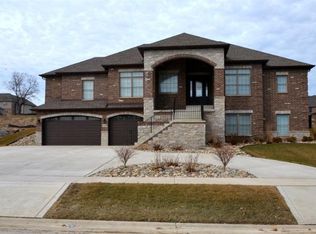 8868 Hillside Dr, Saint John, IN 46373